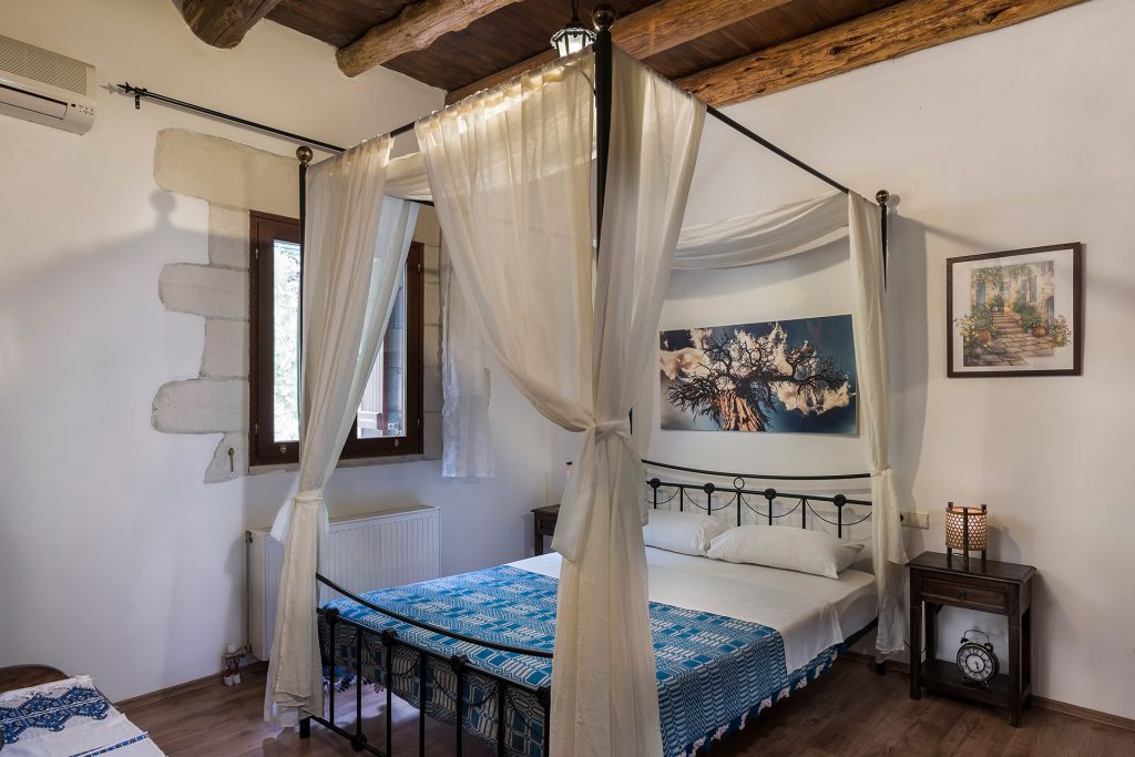room-blue-blanket